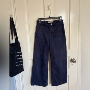 Fresh and elegant Everlane Navy Wide Leg trouser.